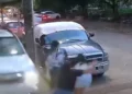 VIDEO | ¿Milagro o reflejos? Familia escapa por segundos de ser arrollada por una camioneta en Veracruz