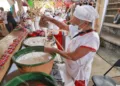 Fotos: Adrián Gaytán // Marisol y su familia ofrecían esta bebida como parte de la edición 19 de la Feria del Tejate y del Tamal.