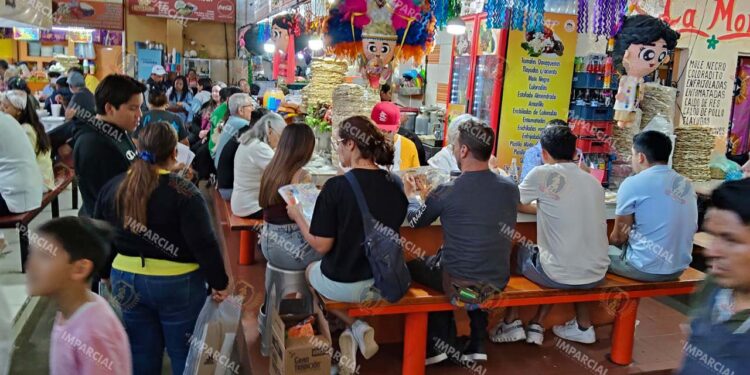 Caen hasta 80% ventas en mercados por plantón y obras