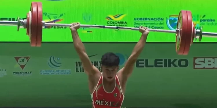 VIDEO | ¡Orgullo mexicano en las pesas! Víctor Méndez, de 17 años, conquista el mundo con dos oros en Colombia