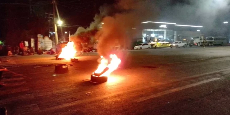Foto: redes sociales // Protesta en Huilotepec tras detención de un habitante de esa comunidad en operativo contra el gaschicol.