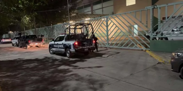 Resguardaron los accesos del Hospital General tras el ingreso de las dos víctimas.