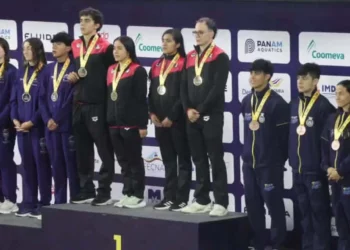 Sahara Monroy ganó oro por equipos.
