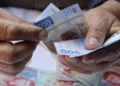 ¿Cuánto es lo máximo que puedes pagar en efectivo? El SAT endurece límites para 2026