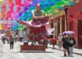 Fotos: Adrián Gaytán // Las esculturas volvieron a ser colocadas en la calle Macedonio Alcalá (andador turístico), paso obligado de visitantes.