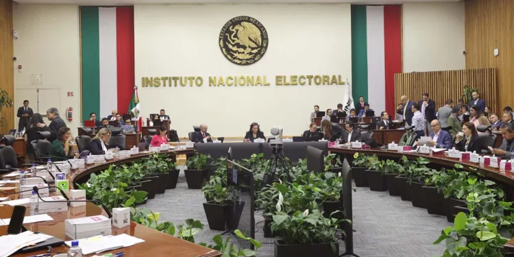Foto: INE // Sesión del INE para fijar el calendario electoral de 2027.