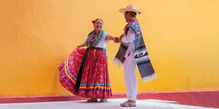 El Grupo Folklórico Guendabi'chi volvió a cautivar con los bailes y danzas.