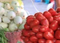 ¿Dónde comprar más barato? Profeco revela precios de jitomate, cebolla y jalapeño