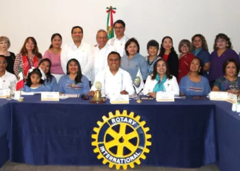 Toman protesta nueva mesa directiva de Rotarios