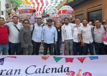 Comerciantes celebran la gran Calenda de los Mercados en la capital oaxaqueña