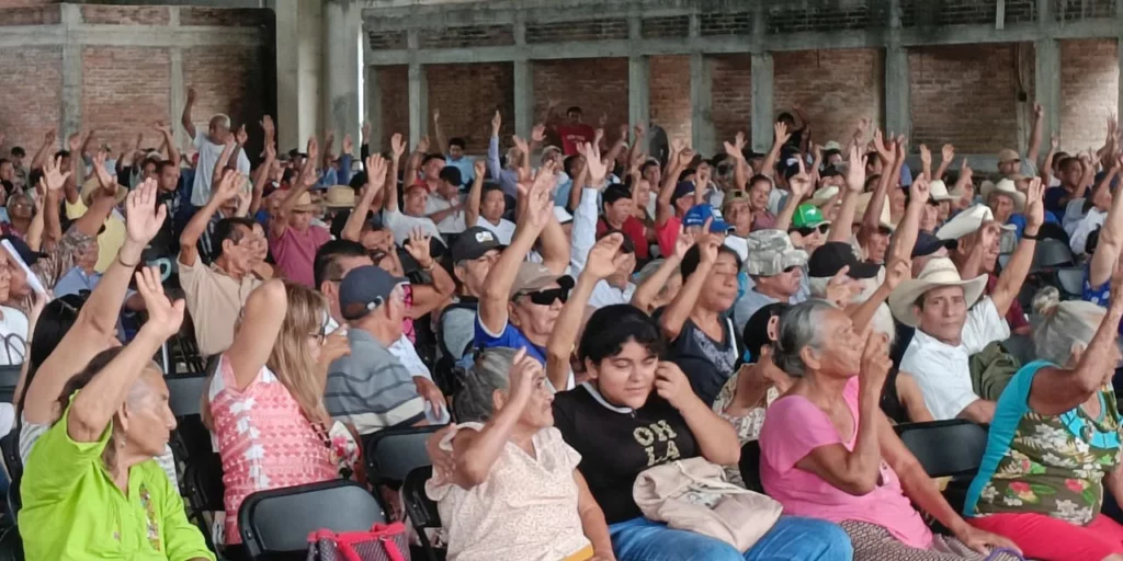 Avanza reparto de indemnización histórica por carretera federal 200 entre comuneros de Pochutla