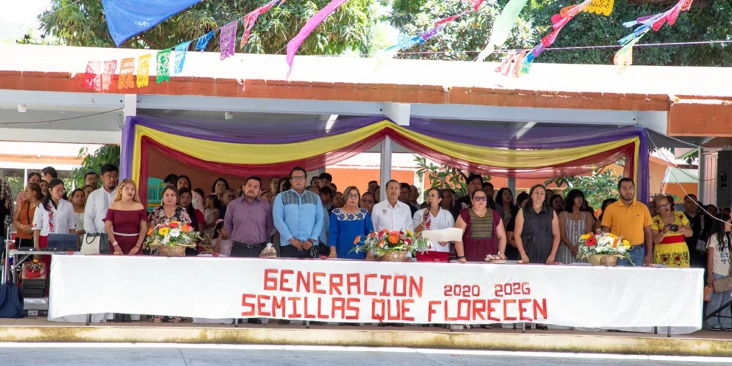 Fortaleciendo identidad oaxaqueña, clausuran curso en el Centro Escolar Morelos, de Silacayoápam