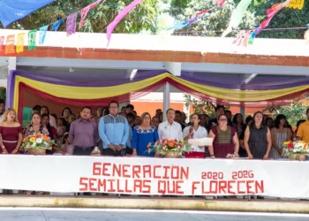 Fortaleciendo identidad oaxaqueña, clausuran curso en el Centro Escolar Morelos, de Silacayoápam