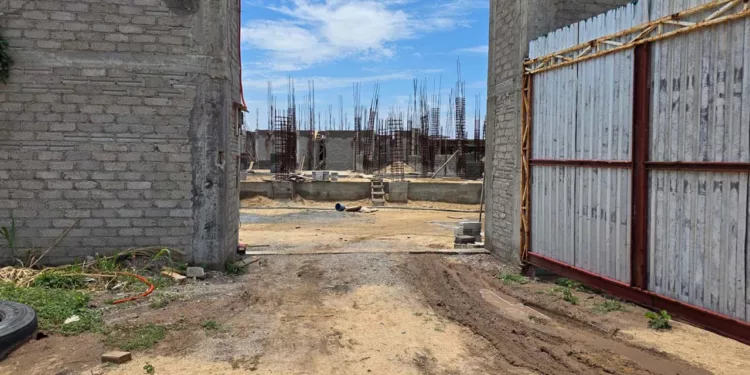 Atacan a balazos obra de la nueva universidad del CESEEO; un trabajador resulta gravemente herido