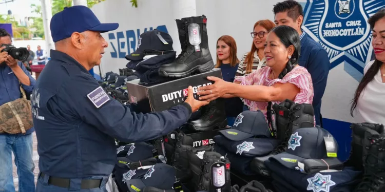 Nancy Benítez reconoce labor de corporaciones policiales; las convoca a servir con honor y dignidad