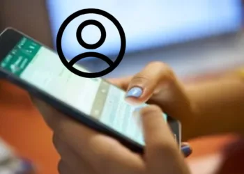 ¿Cómo saber quién tiene tu número guardado en WhatsApp? El truco definitivo y seguro