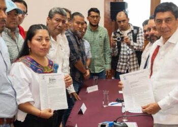 Foto: Gobierno de Oaxaca // Yenni Araceli Pérez, por la CNTE y Salomón Jara, por el gobierno de Oaxaca, inmiscuidos en la trama de corrupción Venezuela-Maduro-Oaxaca.