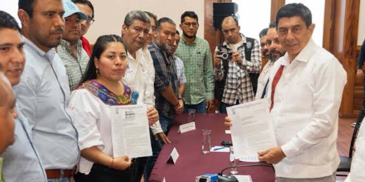 Foto: Gobierno de Oaxaca // Yenni Araceli Pérez, por la CNTE y Salomón Jara, por el gobierno de Oaxaca, inmiscuidos en la trama de corrupción Venezuela-Maduro-Oaxaca.