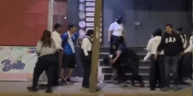 IMÁGENES | ¡Otra vez bajo la lupa! Video exhibe presunto abuso policial durante alcoholímetro en Santa Cruz Amilpas