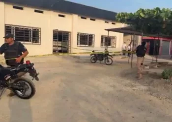 ¡Balas contra el transporte! Atacan instalaciones de línea camionera en Juchitán