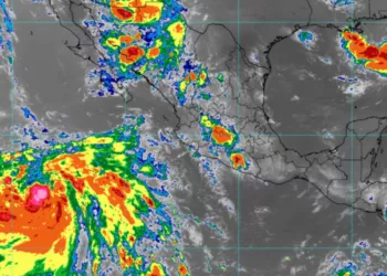 ‘Fausto’ se convierte en el primer huracán de la temporada; avanza en el pacífico lejos de México