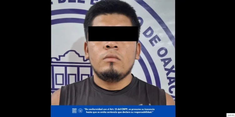 Intenta escapar de un operativo y termina detenido con presunto cristal en Pinotepa Nacional