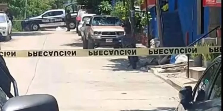Violencia vuelve a golpear Pinotepa: sicarios ejecutan a hombre cerca de una preparatoria