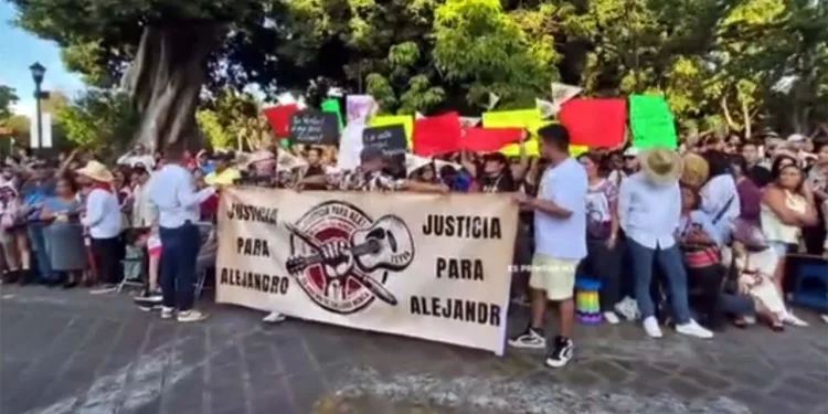 Familia de Alejandro Leyva pide a la FGR investigar acoso e intimidación