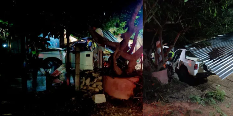 Pierde el control y termina incrustado en una vivienda de Ocotlán