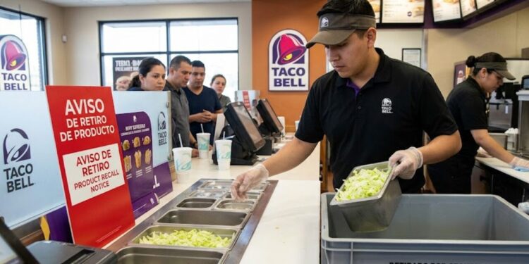 ¡Alerta sanitaria! Taco Bell retira lechuga tras brote de parásito que enferma a miles en EE. UU.