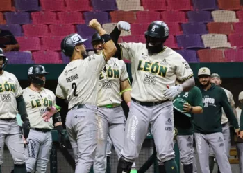 Foto: Guerreros de Oaxaca // Bravos atacan con fuerza e igualan la serie ante Guerreros en el Estadio YU'VA.