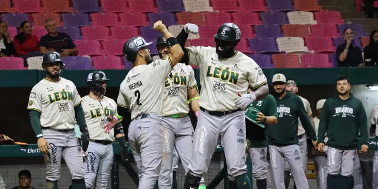Foto: Guerreros de Oaxaca // Bravos atacan con fuerza e igualan la serie ante Guerreros en el Estadio YU'VA.