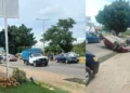 VIDEO | Choque en cadena provoca volcadura y moviliza a rescatistas en San Bartolo Coyotepec