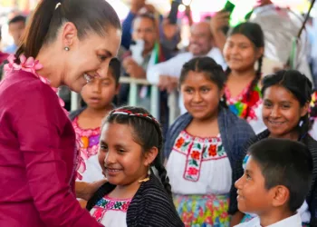Presidenta Claudia Sheinbaum anuncia apertura de la Universidad Nacional Rosario Castellanos para las y los estudiantes que no ingresen a la UNAM.