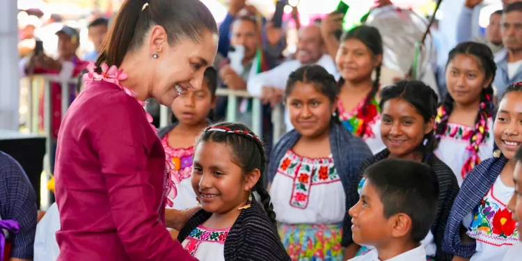 Presidenta Claudia Sheinbaum anuncia apertura de la Universidad Nacional Rosario Castellanos para las y los estudiantes que no ingresen a la UNAM.