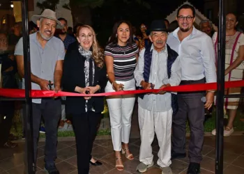 Fotos: Rubén Morales // Shinzaburo Takeda e Ixrael Montes compartieron un momento con invitados durante la inauguración de “Maestro y discípulo”