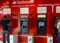 Bancos como Santander, BBVA, Banamex, han sido señalados en el país, pero especialmente en Oaxaca, por desatención y maltrato.