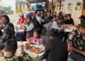 Foto: cortesía // Desde temprano llegan los voluntarios con ollas, jarras, cazuelas, platos, vasos, cubiertos y los alimentos que comparten con los comensales.