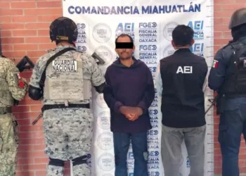 El imputado fue ubicado por agentes de la AEI en el centro de Miahuatlán de Porfirio Díaz y ahora enfrentará un proceso penal por el ataque a machetazos.