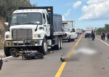 Elementos de la Guardia Nacional y de la AEI resguardan la zona del fatal accidente en el paraje “Las Cazuelas”.