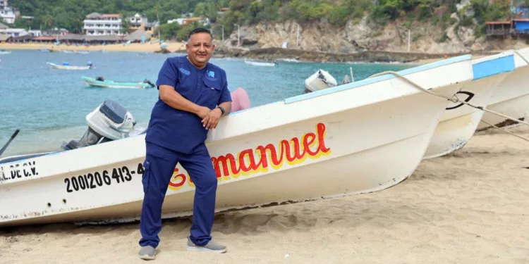Fotos: Gil Obed González - Omar Maya // El Dr. Alik Jiménez estuvo en Zipolite dando consultas médicas gratuitas.