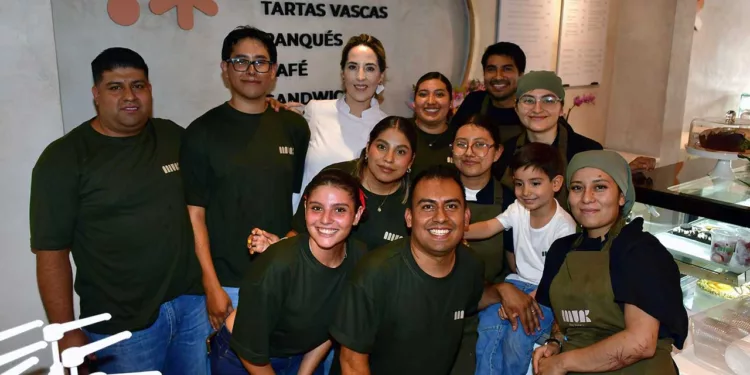 Fotos: Rubén Morales // El equipo de trabajo de MUAK New Bakery acompañó a los propietarios durante la inauguración de la segunda sucursal.