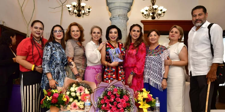 Fotos: Rubén Morales // Familias, amistades e invitados acompañaron a Ivonne Henestrosa durante la presentación de Bendito Destino.