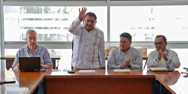 Foto: UABJO // Farid Acevedo en la reunión de la contraloría interna de la UABJO, ayer viernes.