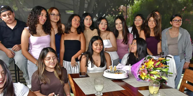 Foto: Rubén Morales // Gretel Méndez Vargas disfrutó de su festejo de 14 años junto a sus amigos y familiares.