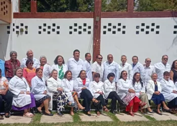 Fotos: Rubén Morales // Los médicos compartieron una comida y una amena charla, durante la cual recordaron anécdotas de su etapa universitaria.