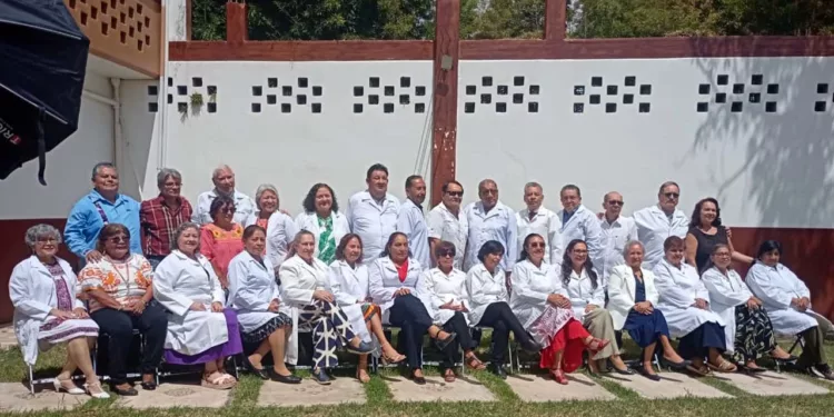 Fotos: Rubén Morales // Los médicos compartieron una comida y una amena charla, durante la cual recordaron anécdotas de su etapa universitaria.