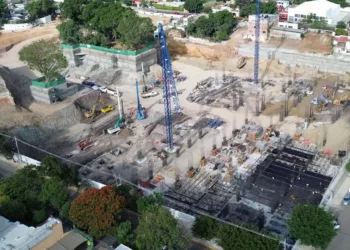 Foto: Ingeniería y construcción de México // Persiste el incesante trabajo de maquinaria pesada en el predio de la obra de Fibra Danhos.