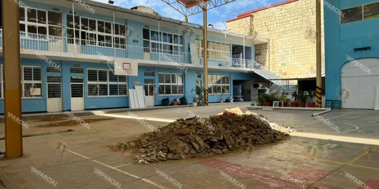 Foto: Archivo El Imparcial // Riesgo de que escuelas públicas inicien el ciclo escolar a media luz.