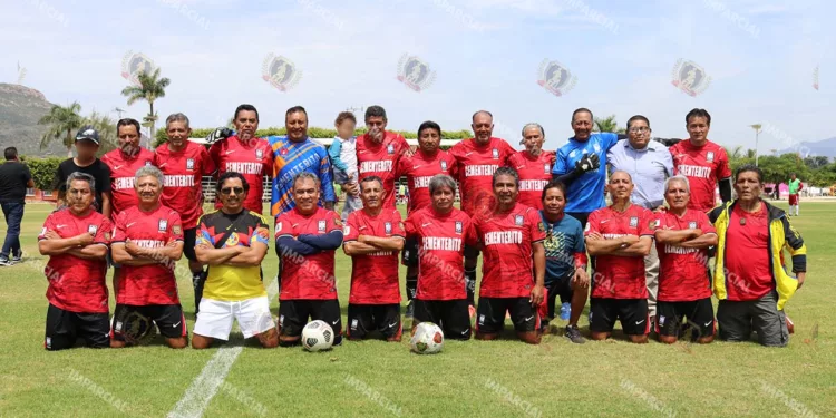 Fotos: Leobardo García Reyes // Cementerito avanzó a la final de Liga Leyendas.